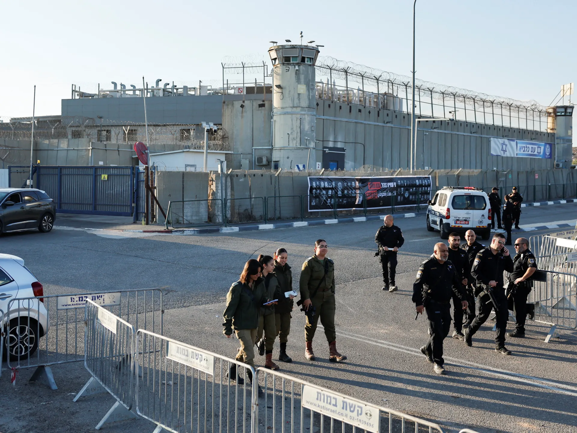 US lawmakers urge Trump admin to secure release of American teen in Israel | Israel-Palestine conflict News