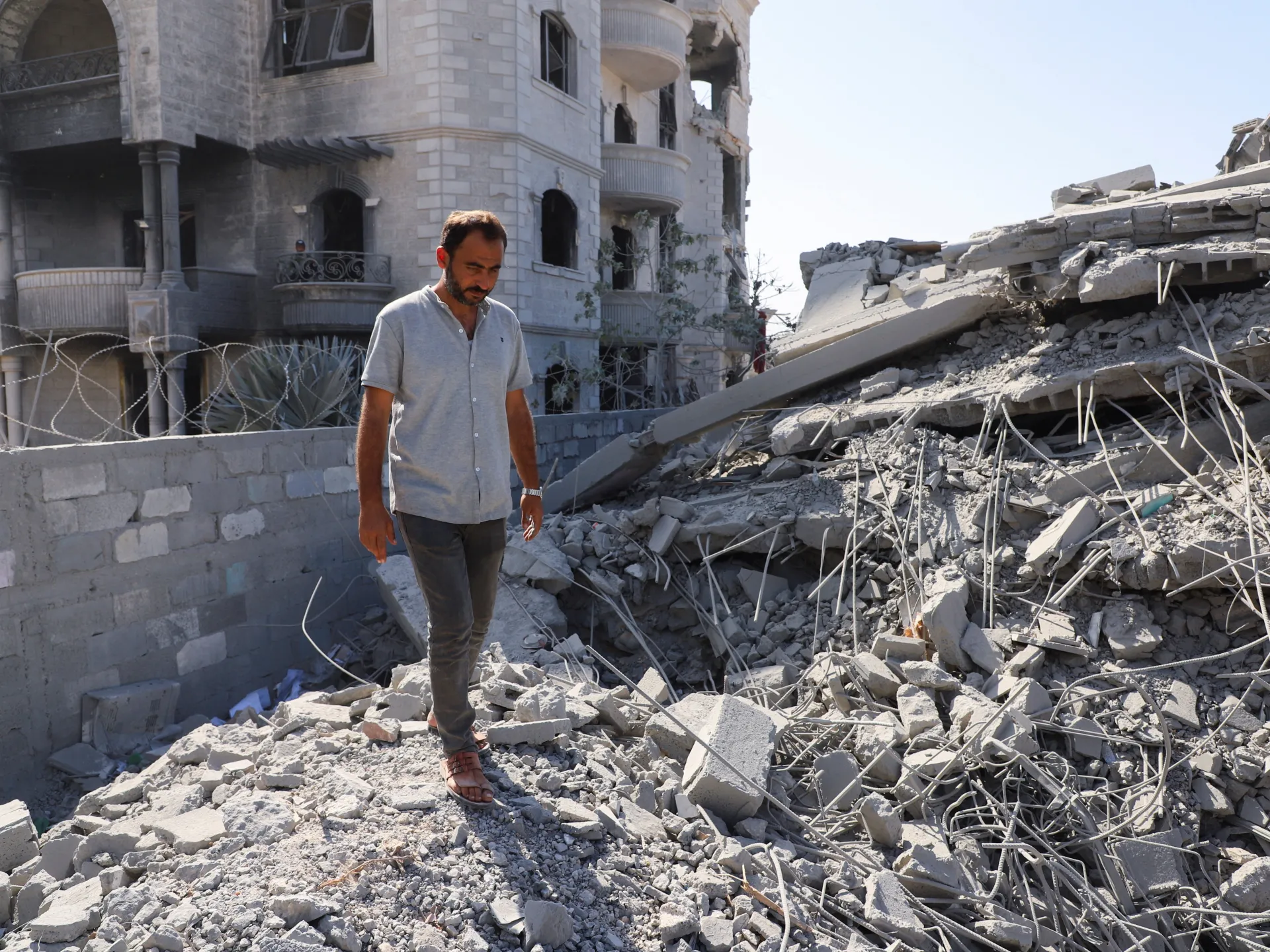 LIVE: Gaza Palestinians say ‘no change’ with ceasefire as Israel blocks aid | Gaza News