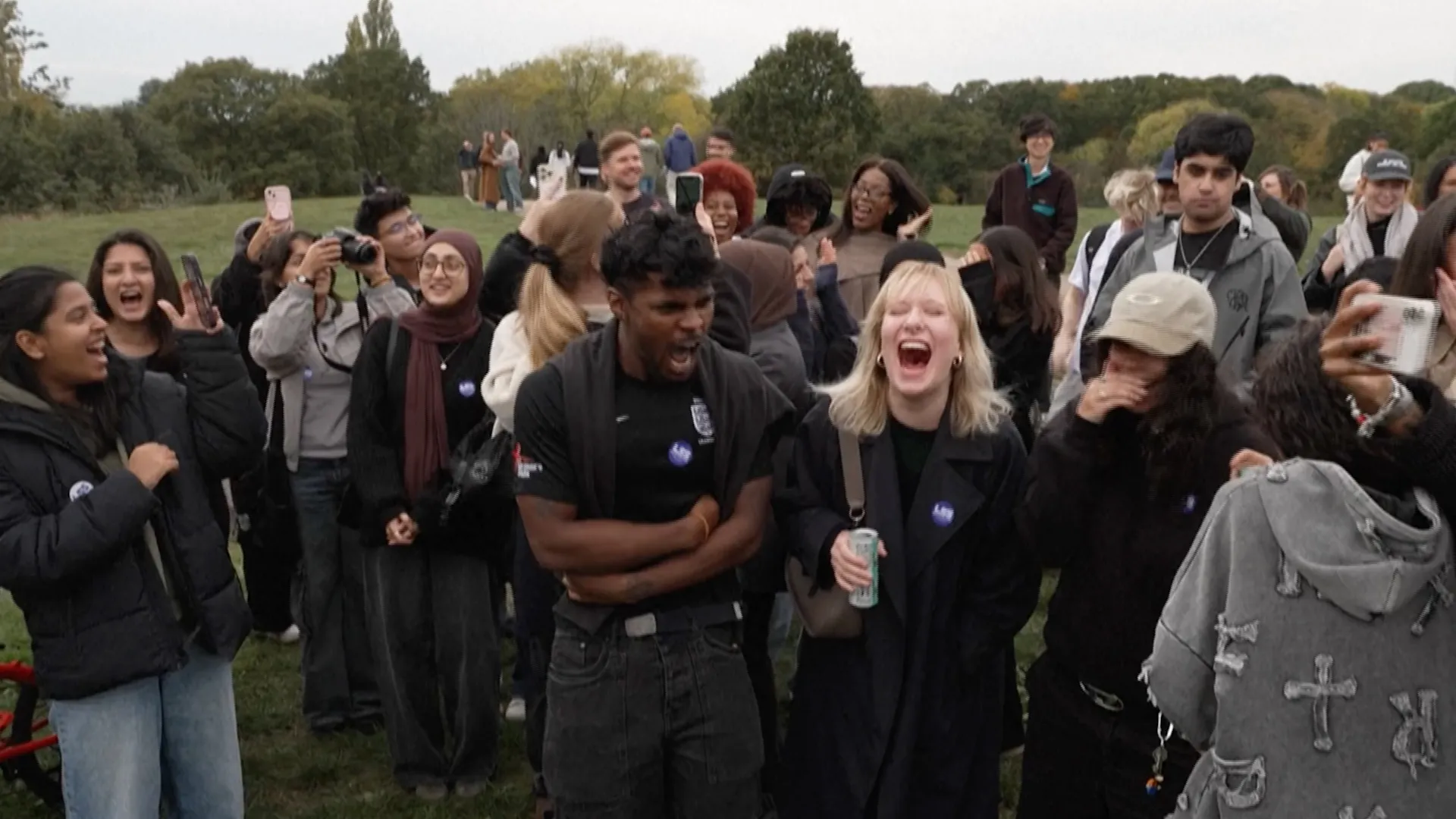 Video: Londoners join viral ‘Scream Squad’ to let off steam | Al Jazeera