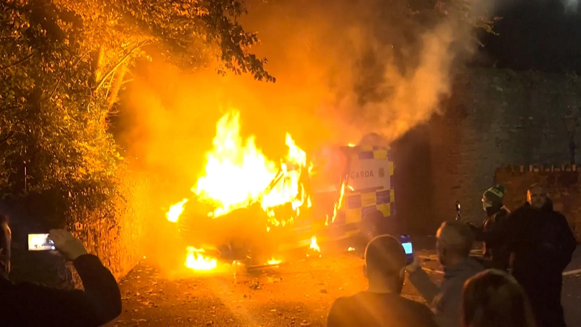 Violent anti-immigrant protest outside asylum seeker hotel in Ireland | Crime