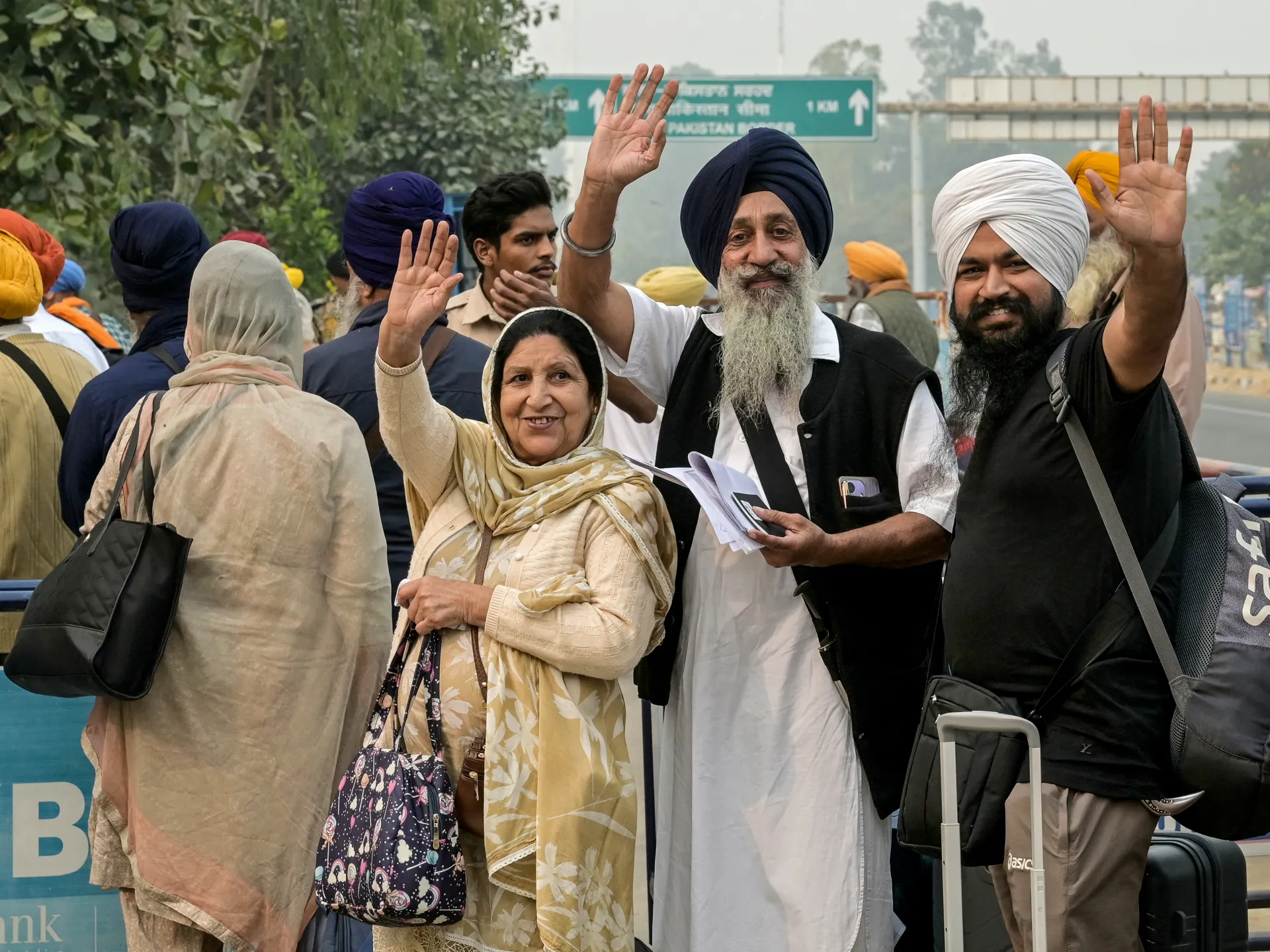 Pakistan welcomes Indian Sikh pilgrims in first crossing since May conflict | India-Pakistan Partition News