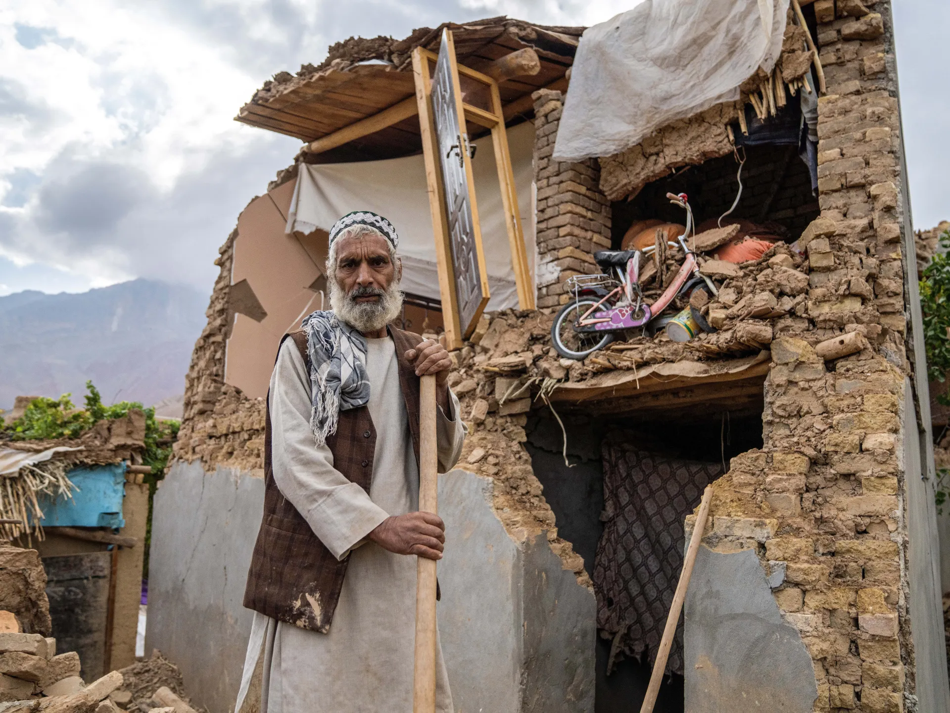 Afghan earthquake survivors face winter cold after deadly quakes | Earthquakes News