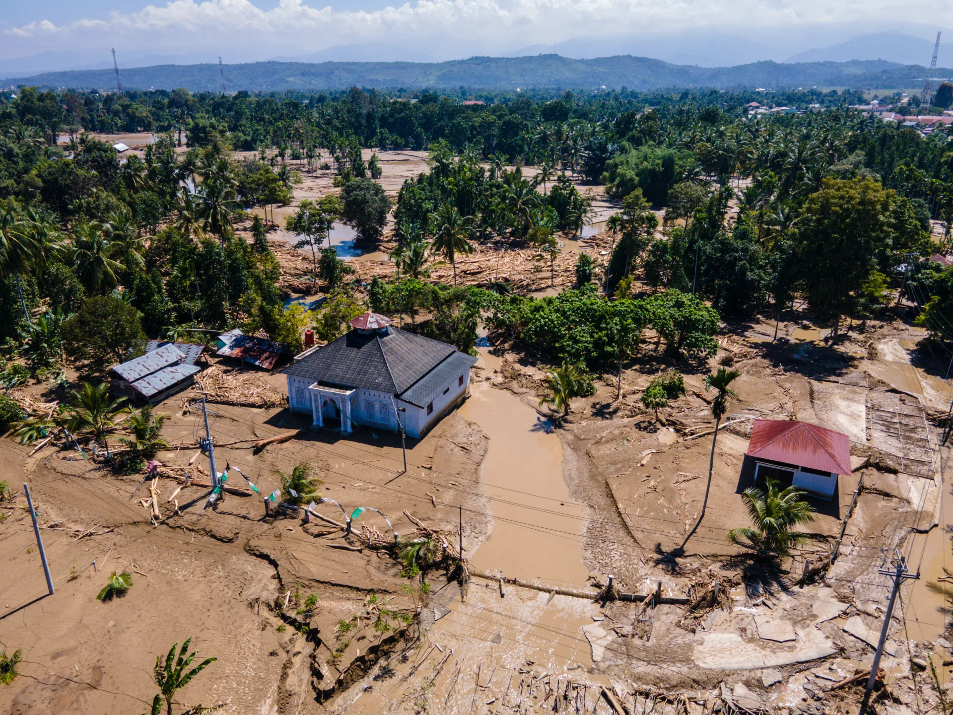 Indonesia floods death toll rises to 442 as people hunt for food and water | Floods News