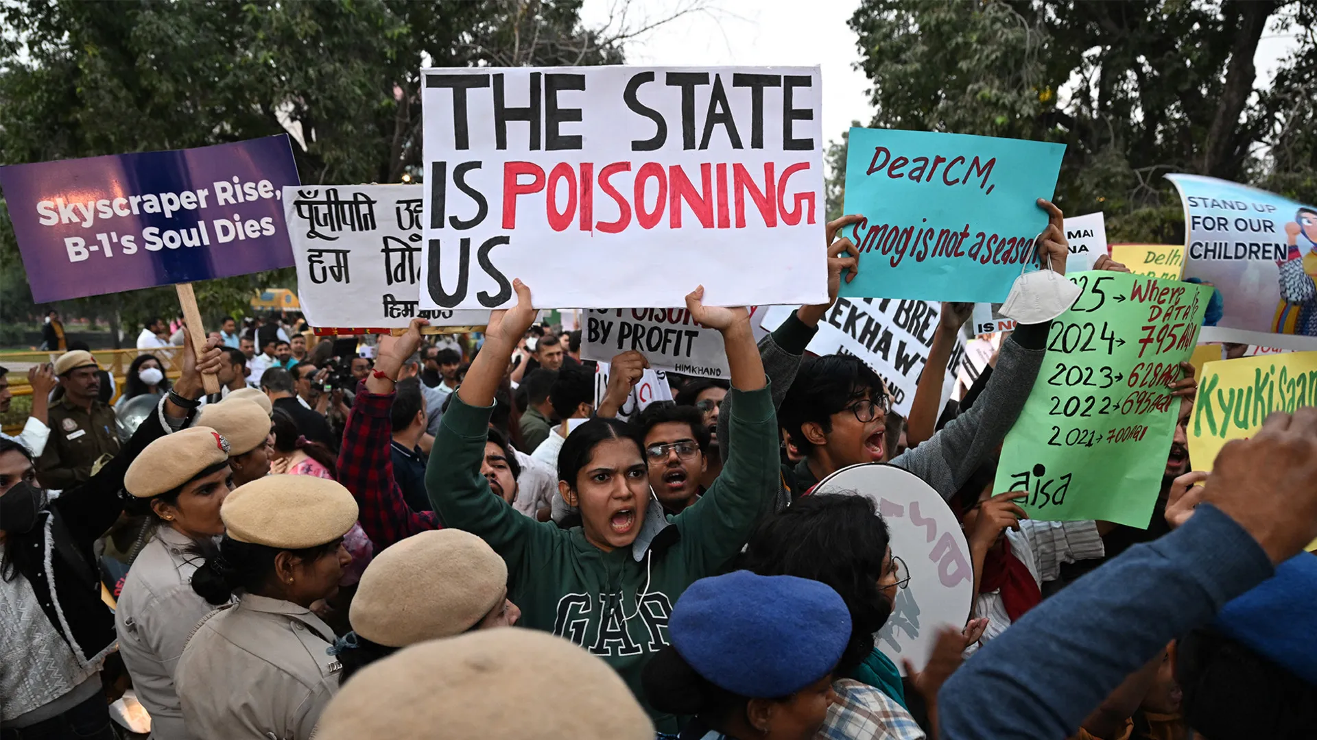 Hundreds protest against air pollution in New Delhi | Protests