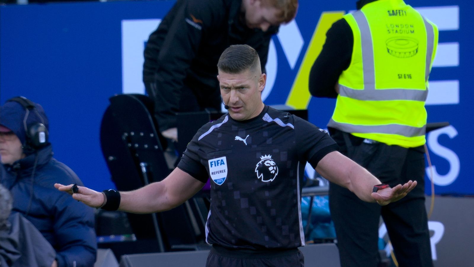 'Ball before contact!' | Bowen penalty overturned by VAR