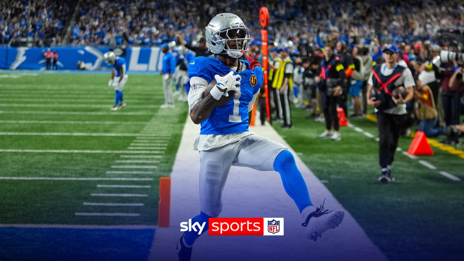 'How did he do that!?' | Williams breaks tackle for SPECIAL touchdown