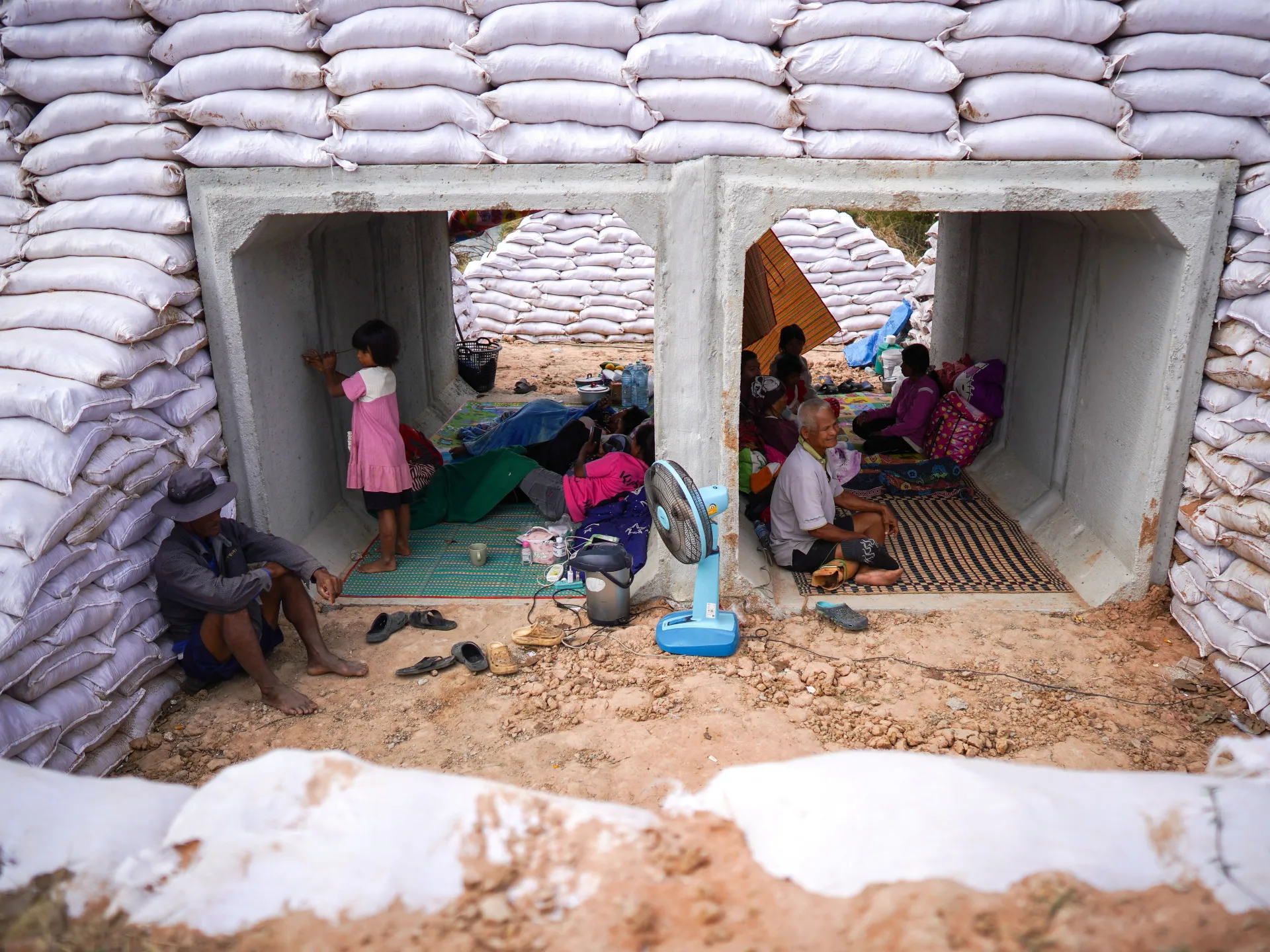 Thailand-Cambodia border clashes enter third day as 500,000 flee fighting | Border Disputes News