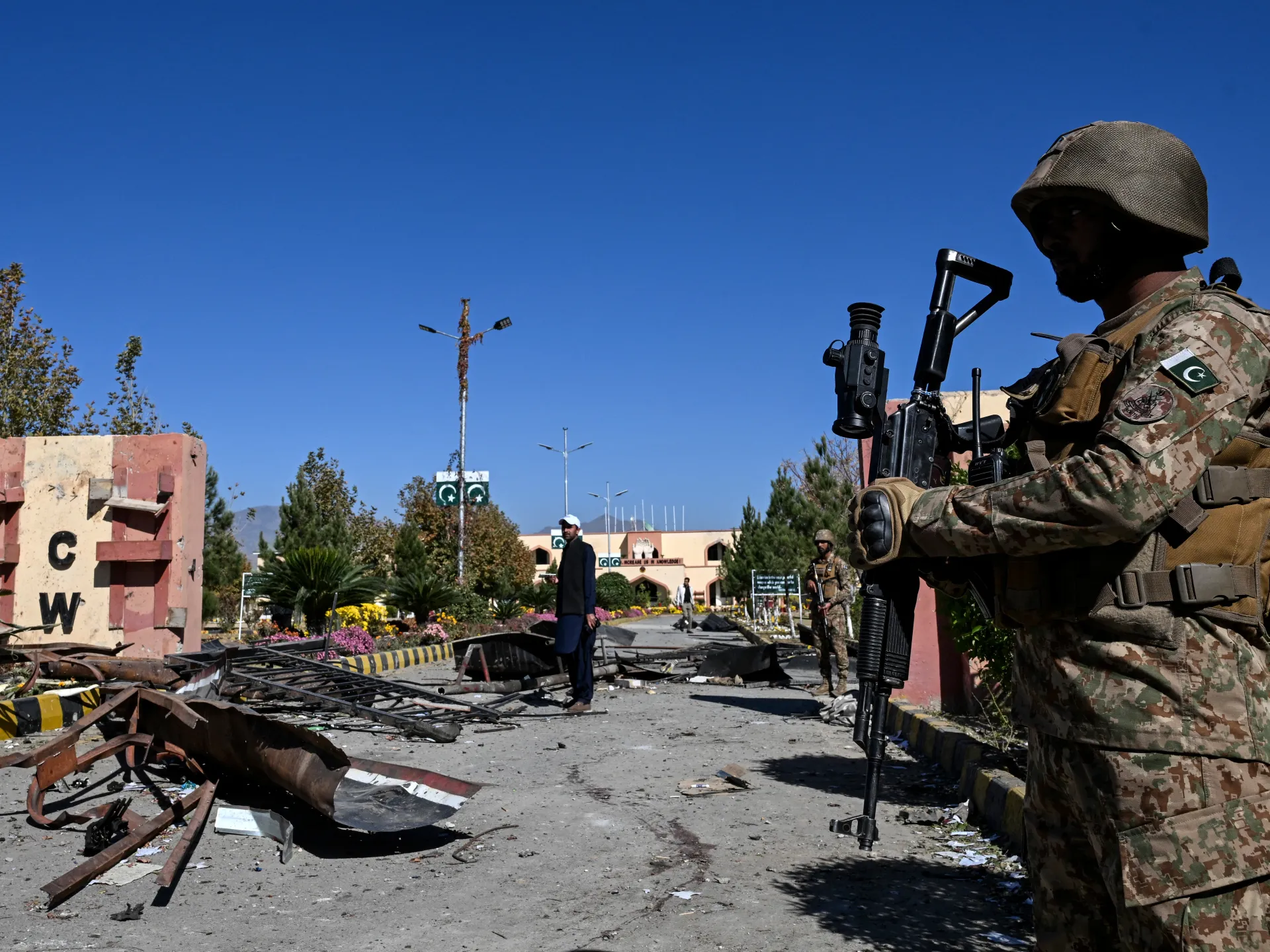 Afghan, Pakistani forces exchange heavy fire as tensions flare | Taliban News