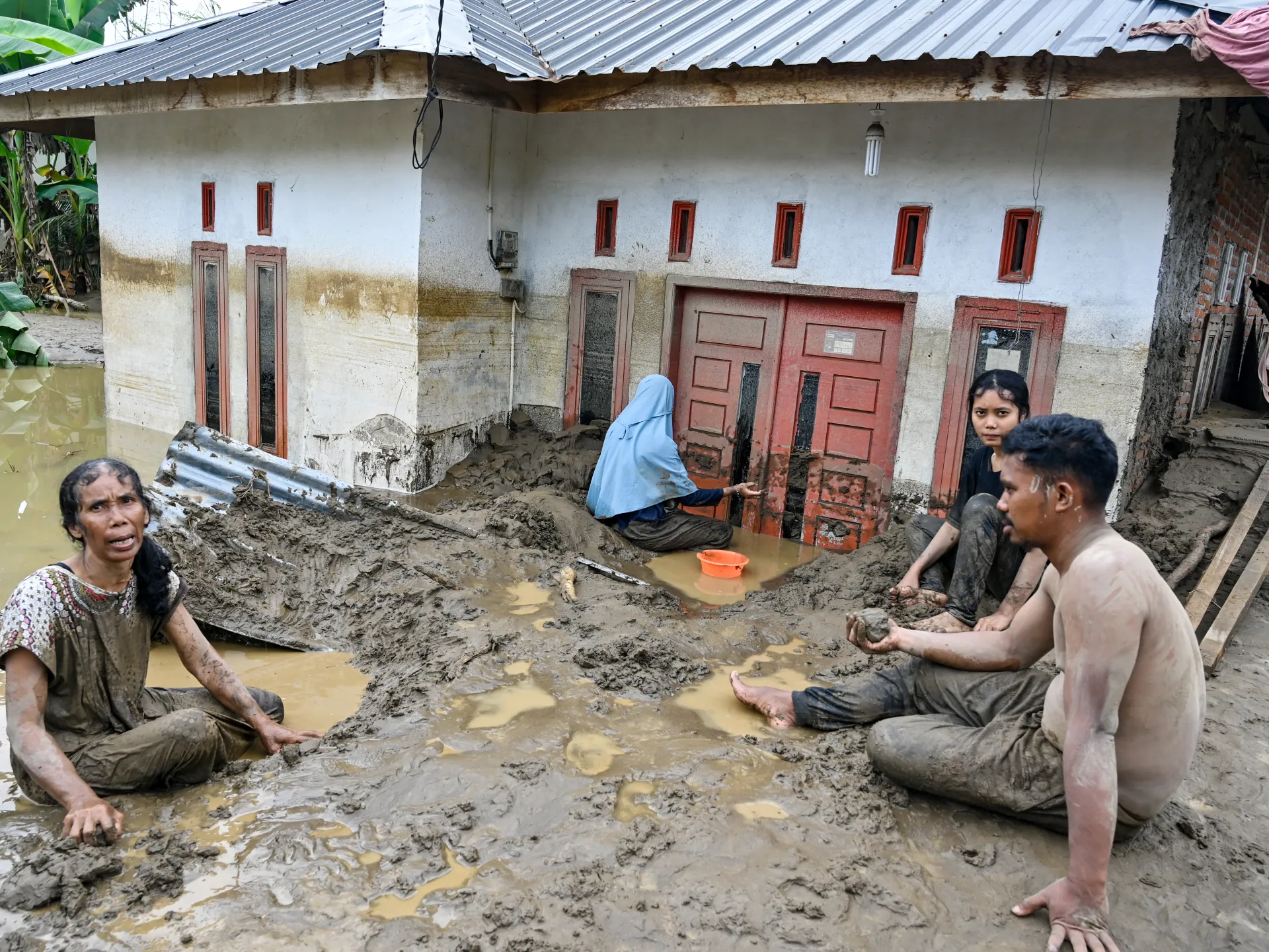 LIVE: Over 900 killed in floods in Indonesia, Sri Lanka, Thailand, Malaysia | Environment News