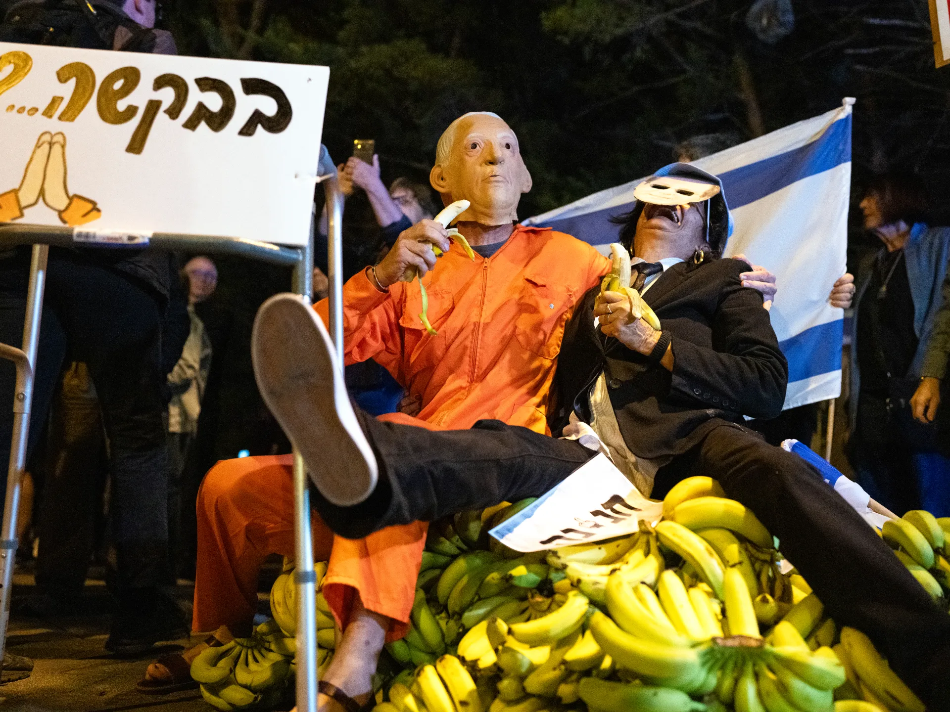 Israelis protest in Tel Aviv after Netanyahu seeks pardon on fraud cases | Benjamin Netanyahu News
