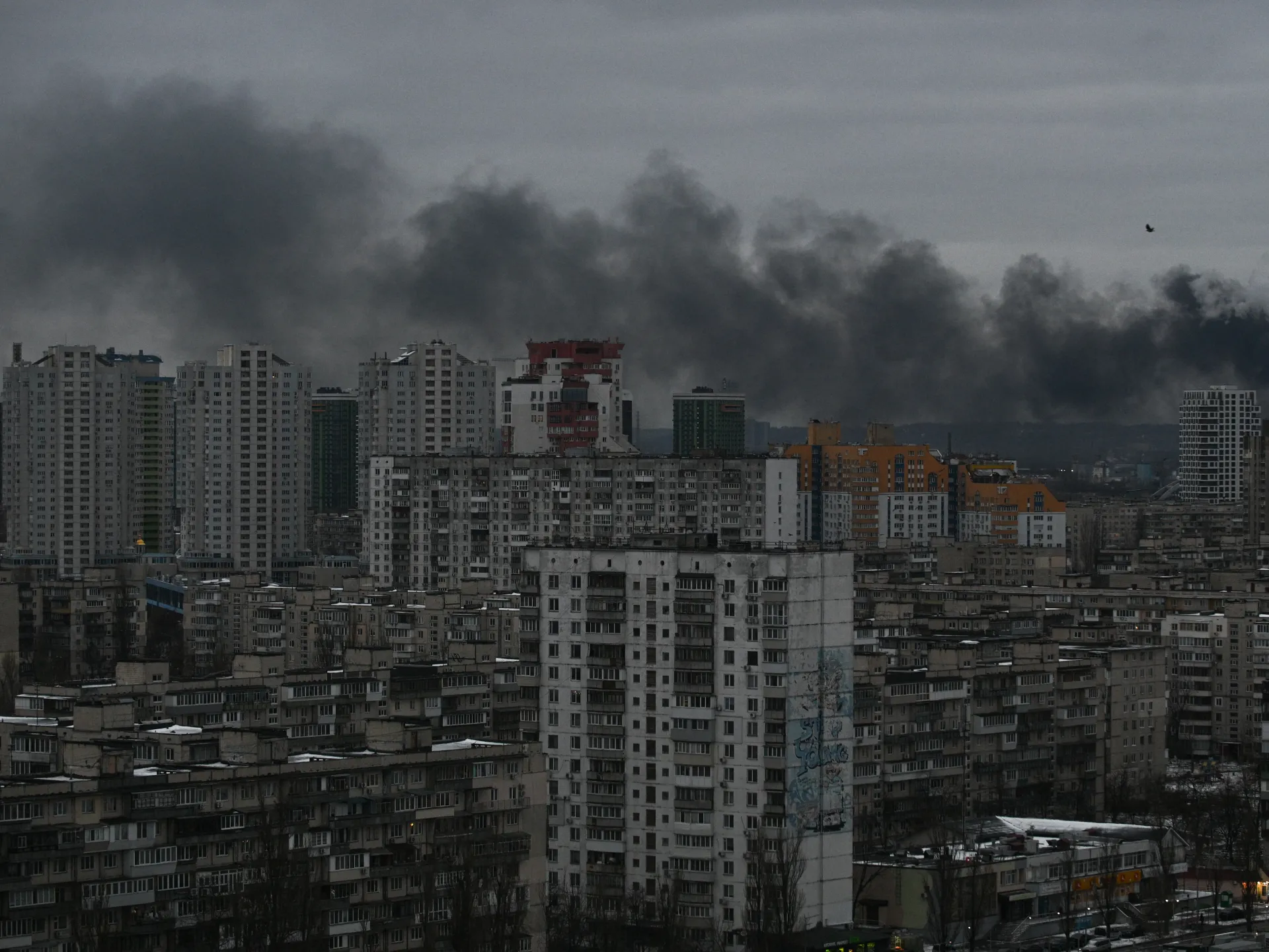 Russia hammers Ukraine’s capital ahead of Trump-Zelenskyy meeting | Russia-Ukraine war News