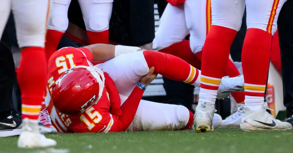 Patrick Mahomes suffers knee injury in Chiefs’ game against Chargers | American Football News