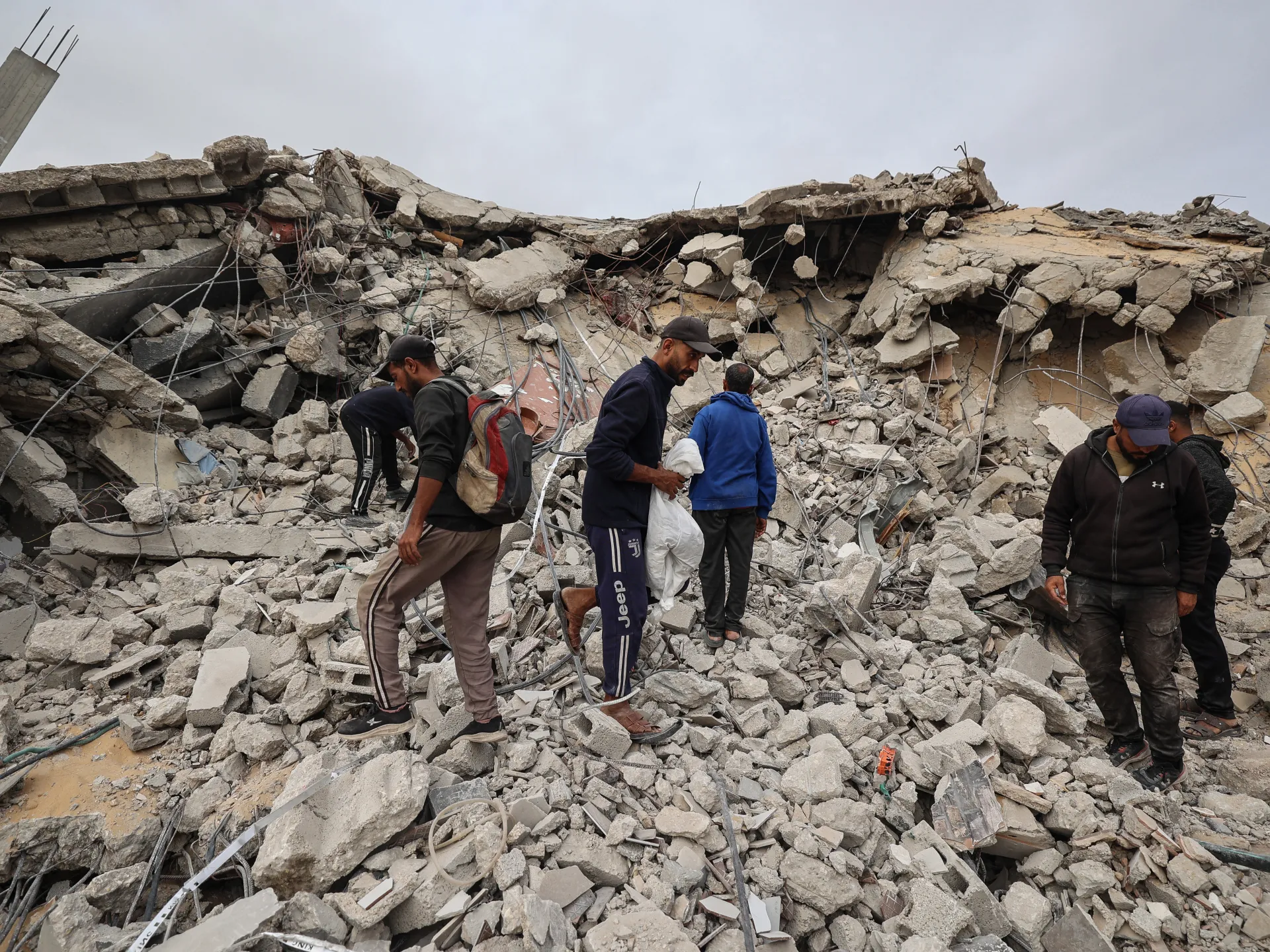 LIVE: Israel targets Gaza as mediators warn ceasefire at ‘critical moment’ | Conflict News