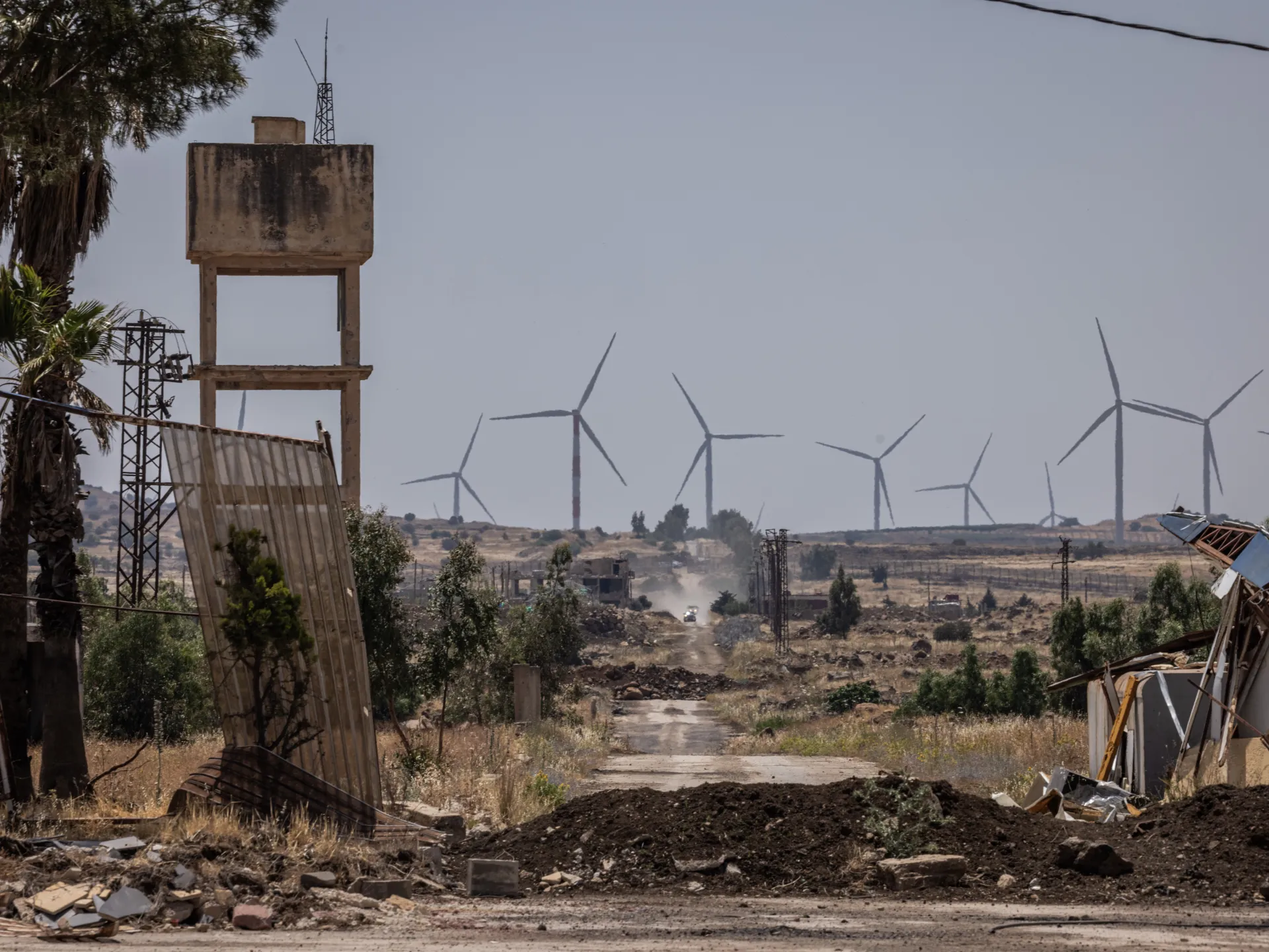 Israel launches new raids in Syria’s Quneitra, establishes checkpoints | Conflict News