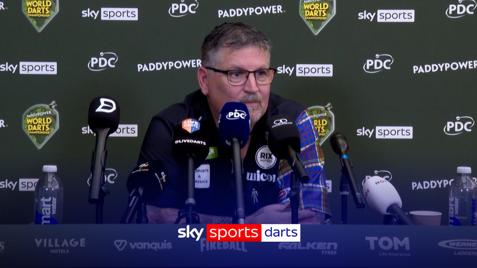 'You cheeky little…' | Anderson hits back at Hunt's 'mind games'