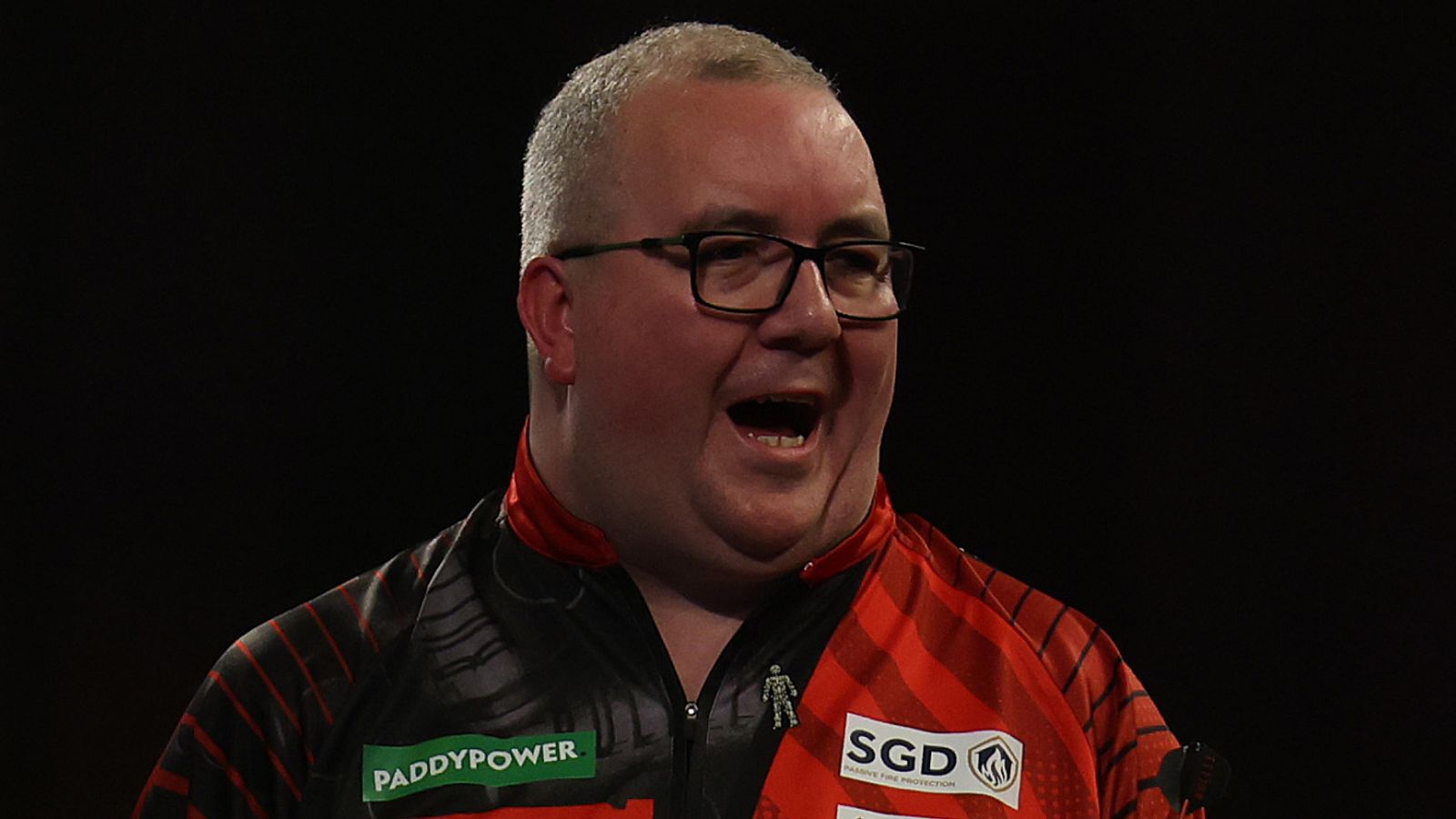 World Darts Championship: Stephen Bunting avoids huge shock against Sebastian Bialecki as Dimitri Van den Bergh knocked out | Darts News