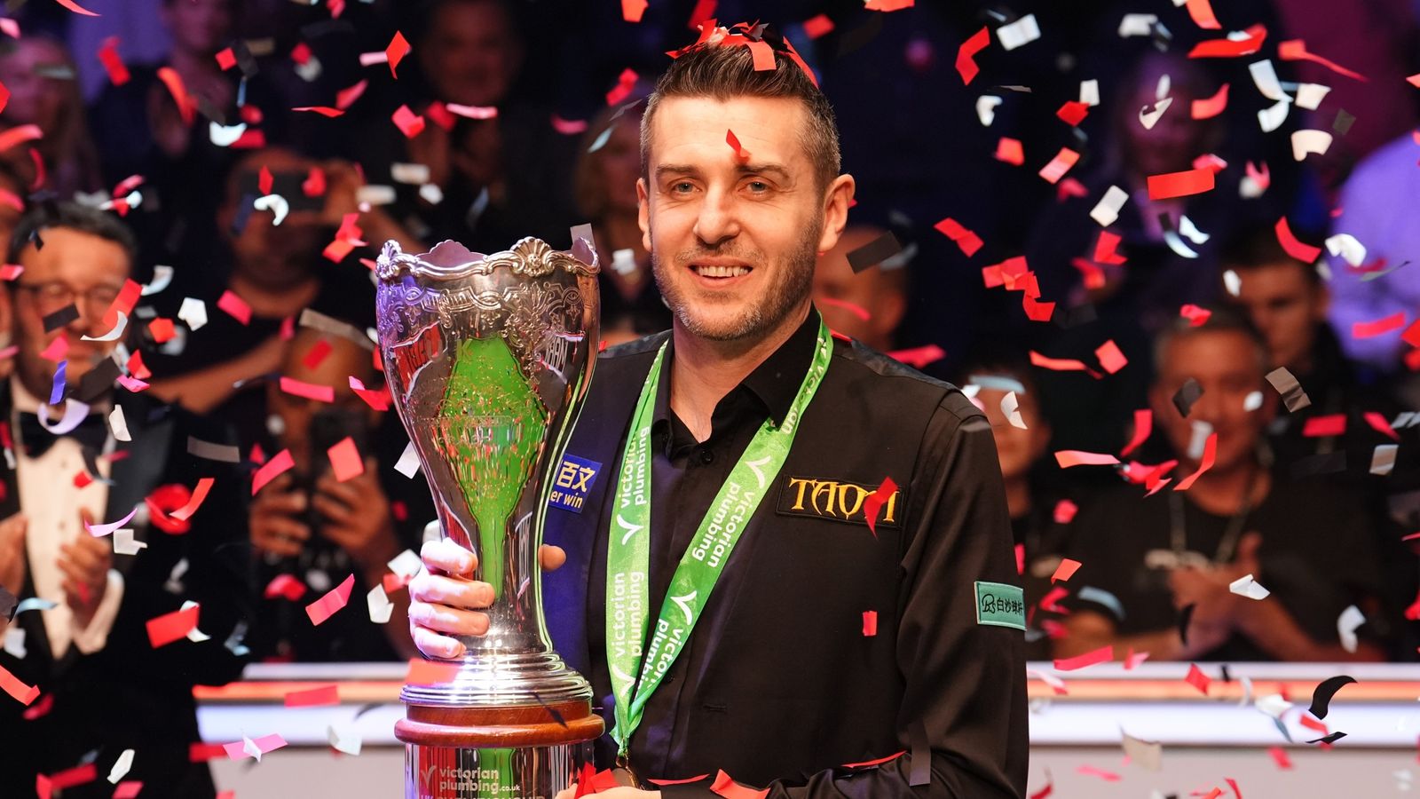 Mark Selby holds off Judd Trump fightback to win UK Championship in York for first time since 2016 | Snooker News
