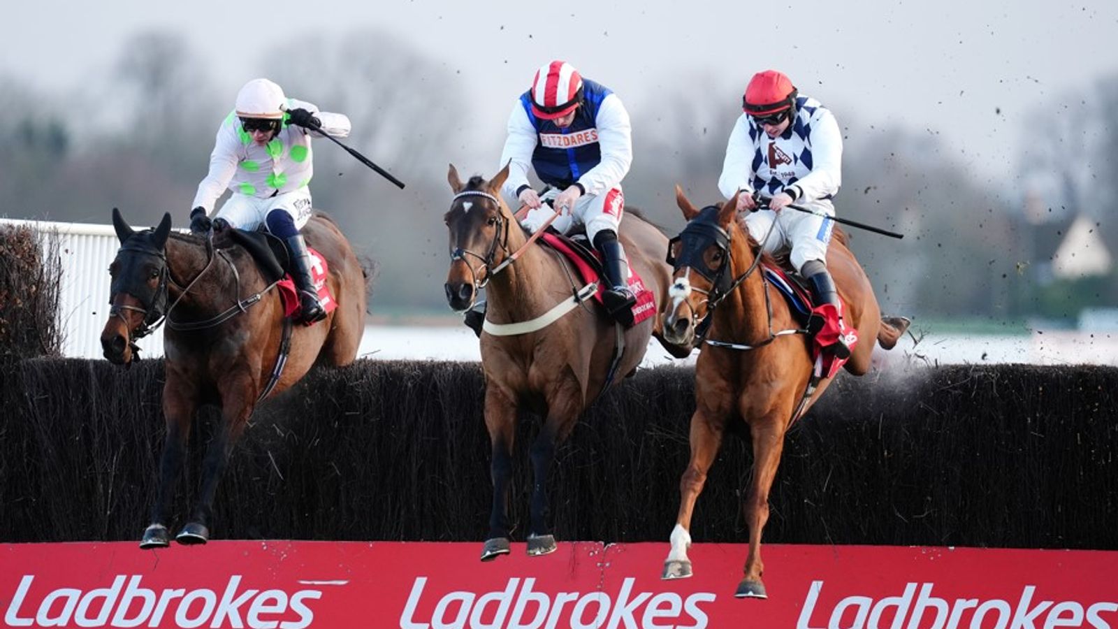 Kempton: The Jukebox Man wins thrilling renewal of King George for Harry Redknapp | Racing News