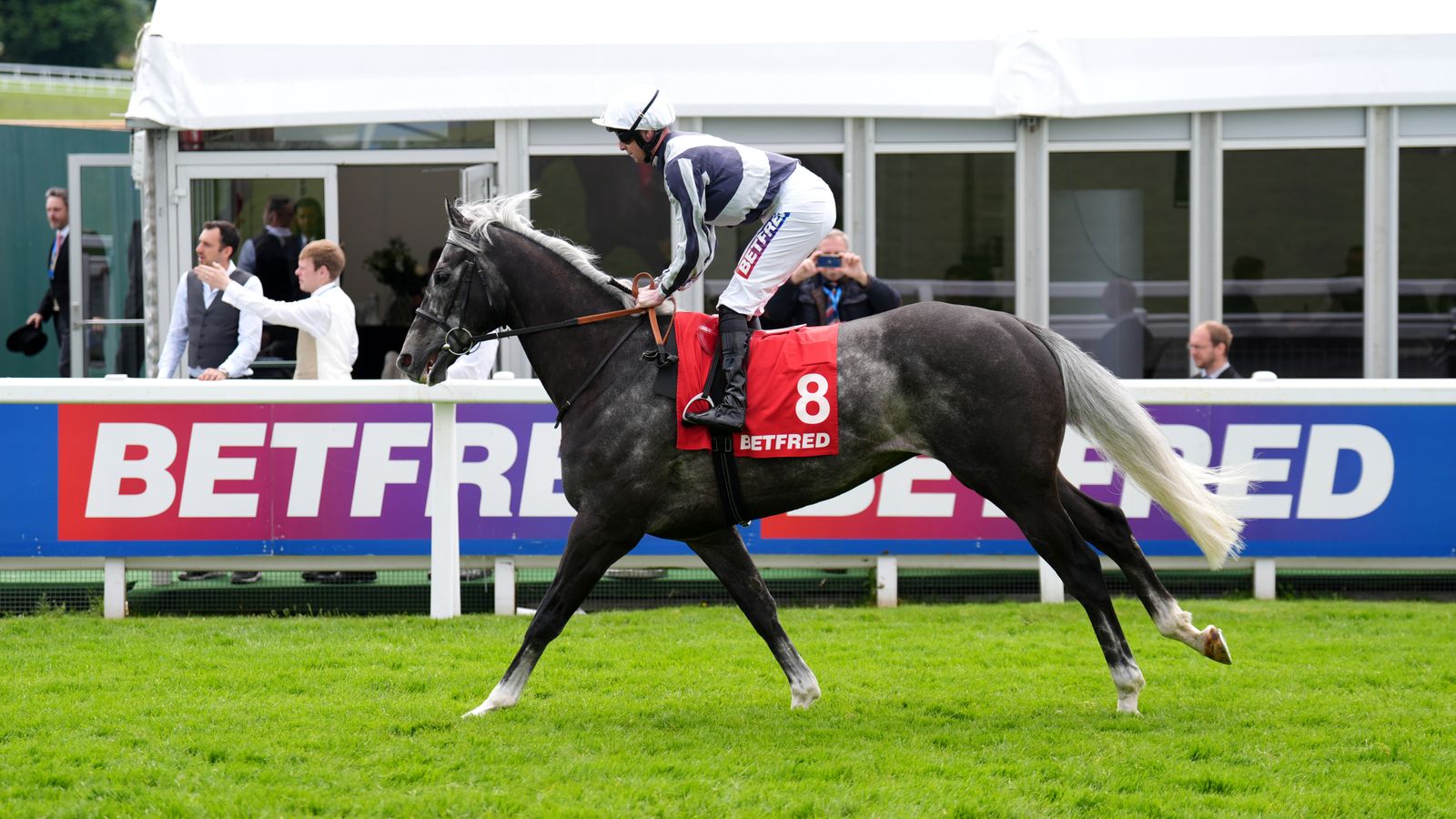 Today on Sky Sports Racing: Tyrrhenian Sea looks to retain Listed crown at Lingfield | Racing News