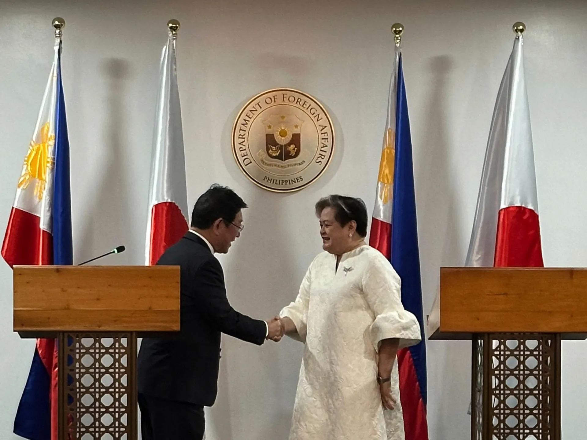 Japan, Philippines sign new defence pacts amid surging China tensions | South China Sea News