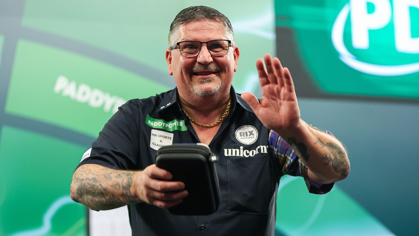 Gary Anderson charges into World Darts Championship semi-finals for eighth time with victory over Justin Hood | Darts News