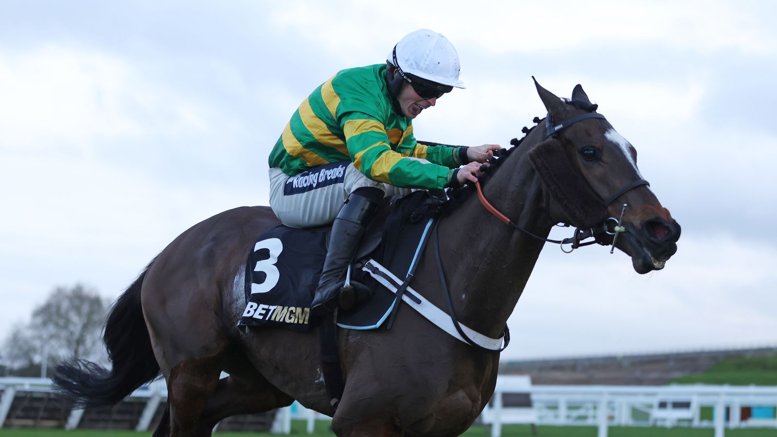 Clarence House Chase: Jonbon lands dramatic Ascot crown under James Bowen after Il Etait Temps falls | Racing News