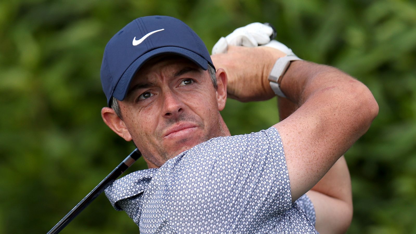 Rory McIlroy loses lead at Dubai Invitational after error-strewn second round as Shane Lowry shares lead | Golf News